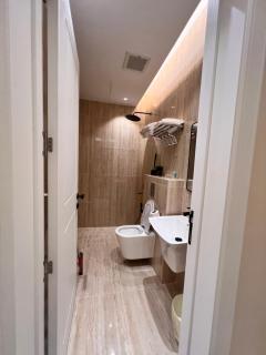Spacious 3 bedroom - private parking - Riyad - 9
