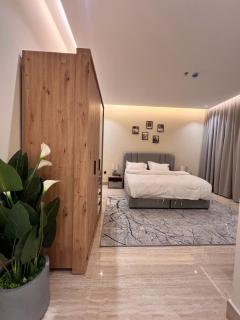 Spacious 3 bedroom - private parking - Riyad - 8