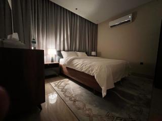 Spacious 3 bedroom - private parking - Riyad - 7
