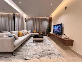 Spacious 3 bedroom - private parking - Riyad - 6