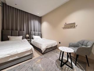 Spacious 3 bedroom - private parking - Riyad - 4