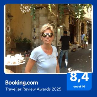 Private Pristine Balcony Home- Heart of the Center - 8