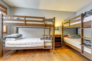 Less Than 1 Mi to Mt Snow Charming Condo with Fireplace - Dover - 2
