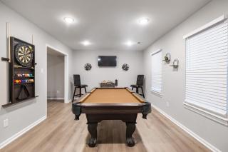 Pool Table Paradise! 3 BR Getaway in RVA! - Richmond - 0