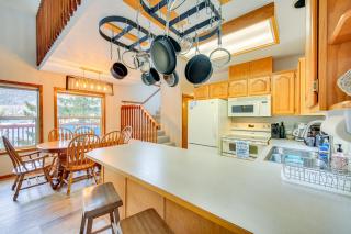 Fish and Swim Lake Pend Oreille Gem with Hot Tub! - Athol - 2