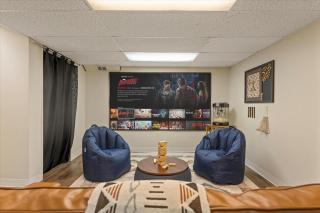 5 Mins to UND - Cozy 4BD with BBQ & Pool Table - 5