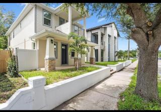 Spacious Modern 5-Bedroom House, Close to Downtown Tampa - Tampa - 0