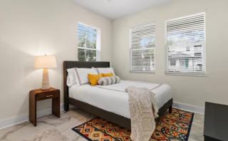Spacious Modern 5-Bedroom House, Close to Downtown Tampa - Tampa - 1
