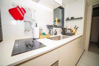 Apartment with Private Terrace Steps from Metro - Santiago - 4