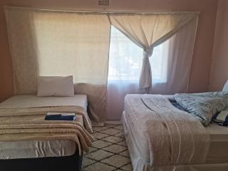 Savannah Guest House Mafikeng - Mahikeng - 8