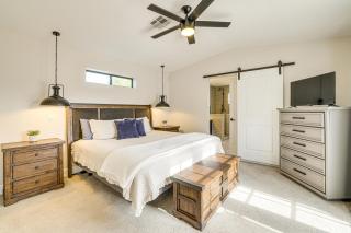 1 Mi to Grand Ave Modern Home with Spacious Yard! - Phoenix - 2