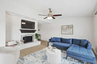 Charming 3Bd 2Ba Home with Private Pool - 9
