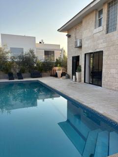 וילה ליד הים והמרינה עם ברכה - 9