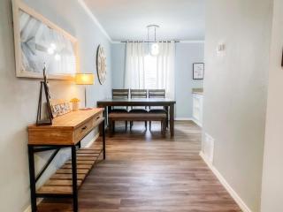 Upscale Townhouse Heart of SA's medical Center - 5