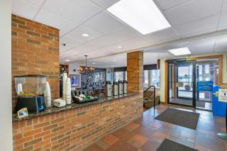 Best Western Plus Concord Inn - 9