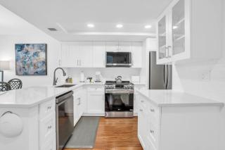 Corner Unit Updated And Near Lobby - Naples - 7