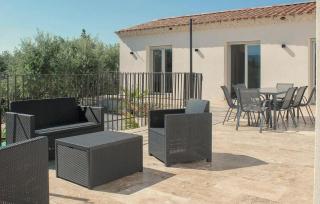 3 Bedroom Cozy Home In Mormoiron - 8