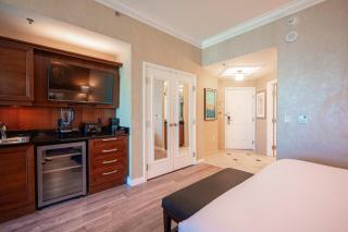 No Resort Fee Strip View Balcony+ Free Valet+Pool - 1
