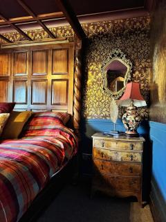 Wizards Retreat - 8 Mins to Warner Bros Studio! - Kings Langley - 2