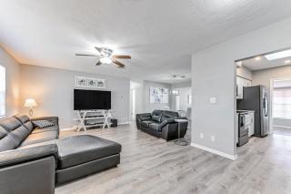 3 Mi to Venice Beach Pet-Friendly Home with Yard - 7
