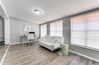 3 Mi to Venice Beach Pet-Friendly Home with Yard - 3