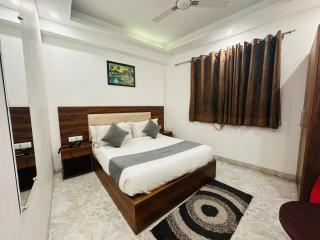 HOTEL S R PLAZAa - New Delhi - 0