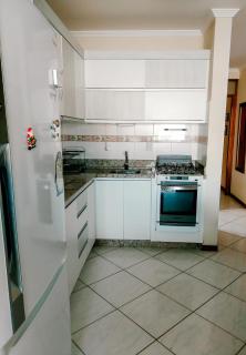 3 quartos a 280m da praia c roupa de cama - Sacada com Churrasqueira - climatizado - 10 min a pé da passarela do Ribeiro e acesso a Praia de Bombinhas - 5 min a pé de supermercados - Até 8 pessoas, ideal p famílias, grupos, crianças - Bombas - 2