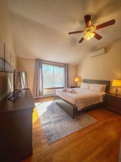 Overlook Poolside Getaway With Seasonal Pool - 4