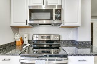 Entire Private Home 2BR 2BTH Quite Area with parking - Lynn - 4