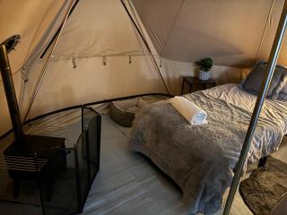 Cozy Hot Tent with Log Burner & Hot Tub Left Tent - Dwyran - 2