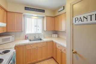 Sunny Home with Pool and Patio about 3 Miles to the Lake! - Lake Havasu City - 3