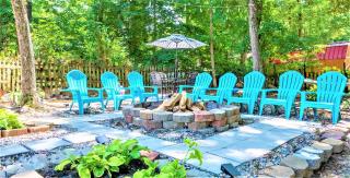 Firepit Games Grill Hot Tub Arcade & King Bed - Kernersville - 8