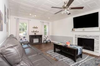 Firepit Games Grill Hot Tub Arcade & King Bed - Kernersville - 0