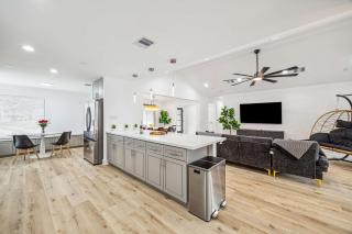 Beautiful 3BD 2BATH Comfortable Home In Houston - 1