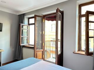 PeraHomes Wooden Flat with Small Balcony - Istanbul - 0