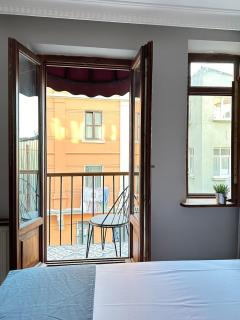PeraHomes Wooden Flat with Small Balcony - Istanbul - 4