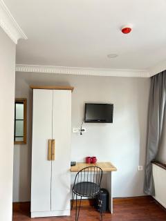PeraHomes Wooden Flat with Small Balcony - Istanbul - 2