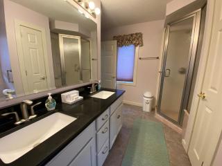 Oceanside 5BR House with Hot Tub and In-Law Suite - Emerald Isle - 9