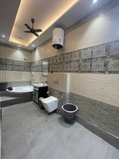 Amazing 3BHK Home NEAR AIRPORT with JACUZZI & Private POOL in Punjabi Bagh - 2