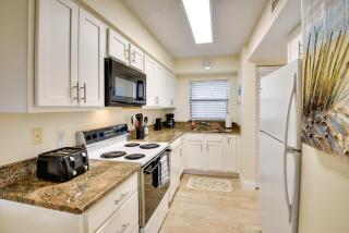 Ormond Beach Condo with Pool Access Steps to Coast! - Ormond Beach - 1