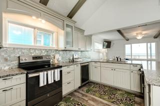 Oceanfront Home - Walk Out to Sand & Surf - Surfside Beach - 2