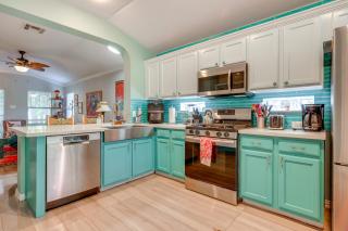 Boho-Chic Retreat with Yard, 22 Mi to Dtwn Austin! - Kyle - 8