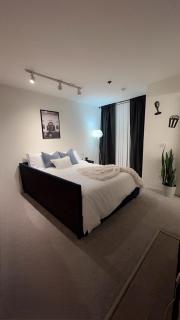 Style, Peace, Comfort in N Hollywood Next to Burbank Free Indoor Parking and Wifi - 6