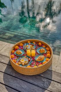 Charming 2BR Wooden Villa with Lush Garden Oasis by Santi Management - Canggu - 7