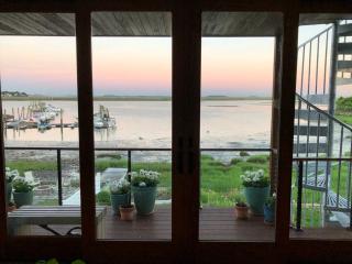 Waterfront Escape - Close to Airport & Downtown - Boston - 7