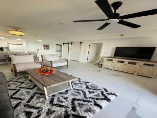 Vacation in Comfort and luxury - Updated 1BR King Bed Master Jacuzzi Suite - Wyndham Ocean Walk - Daytona Beach - 8