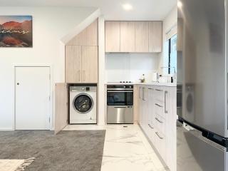 Townhouse Close to Everything - 7