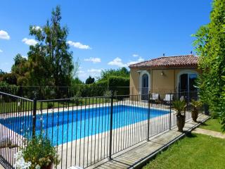 Holiday home with pool in L'Isle-sur-la-Sorgue - LʼIsle-sur-la-Sorgue - 0