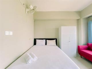Warm and Homey Studio at Royal Sentul Park Apartment By Travelio - 9