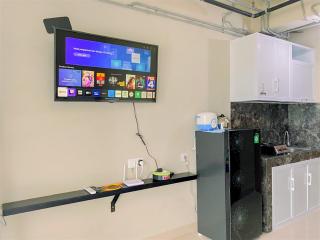 Warm and Homey Studio at Royal Sentul Park Apartment By Travelio - 5